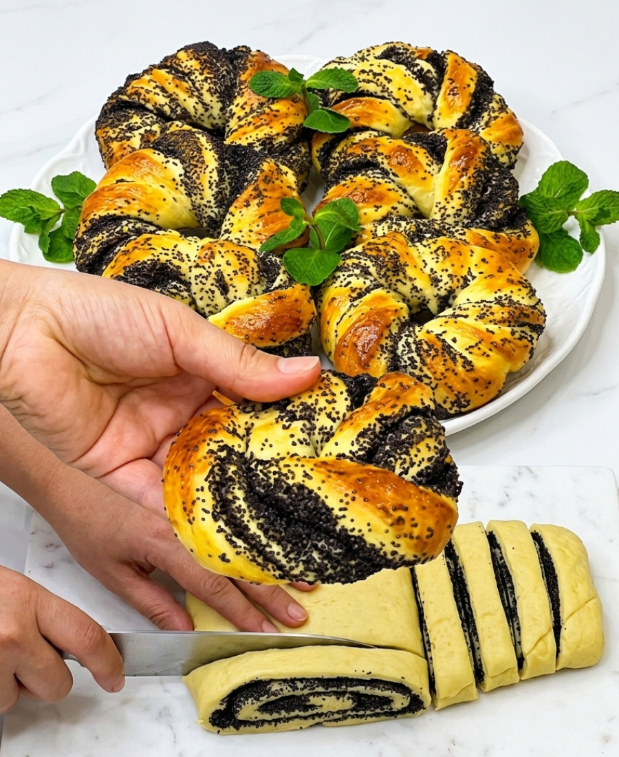 Булочки з маком, як з пекарні в домашніх умовах: м’якесенькі, ніжні і дуже смачні – ідеальна випічка до чаю
