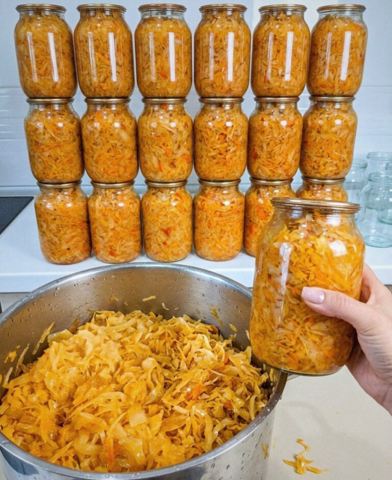 fb hotuemo tushkovanu kapustu z ovochamy na zymu universalna zahotovka dodayu v borsch yak nachynka dlya pyrohiv i pyrizhkiv duzhe smachno prosto i zberihaetsya za kimnatnoi temperatury 21452 1
